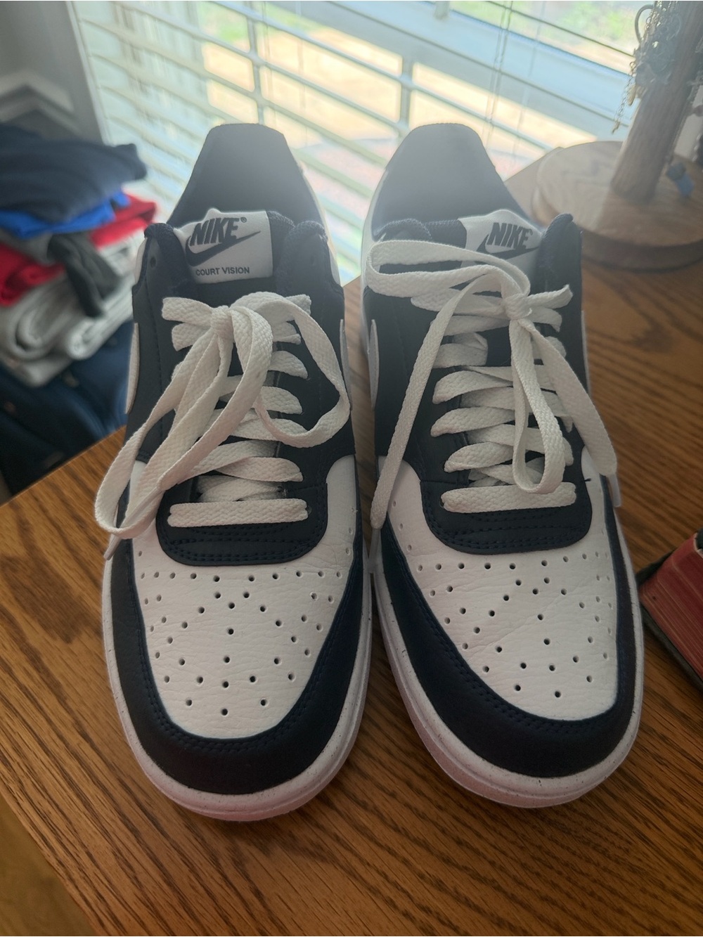 Nike Men’s Low Top Sneakers - White and Navy